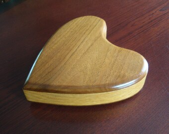 Hand Crafted Wood Heart Trinket Treasure Jewelry Box Collectible Box a2388