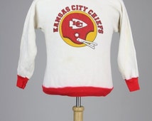 white kansas city chiefs sweatshirt