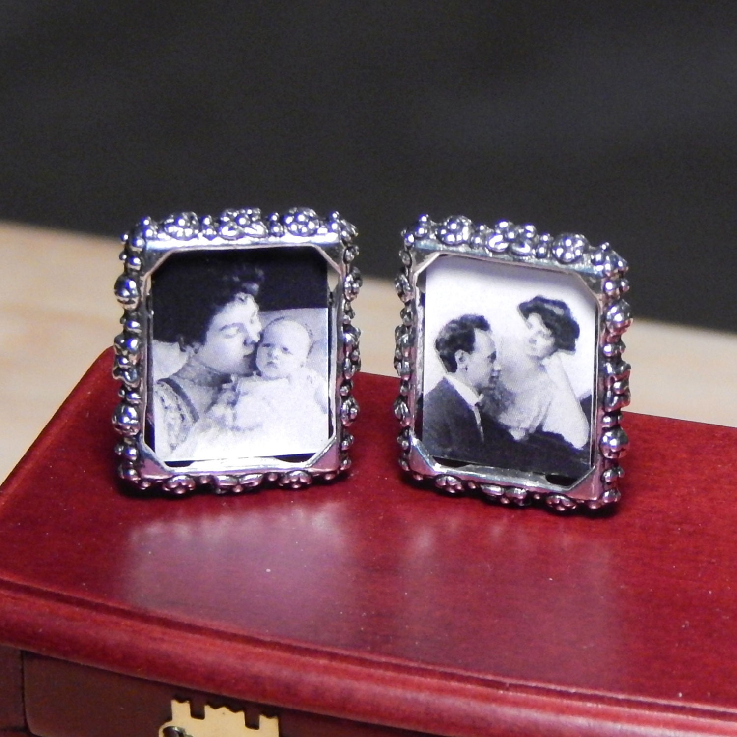 Dollhouse Miniature Set of 2 Silver Picture Frame with 6