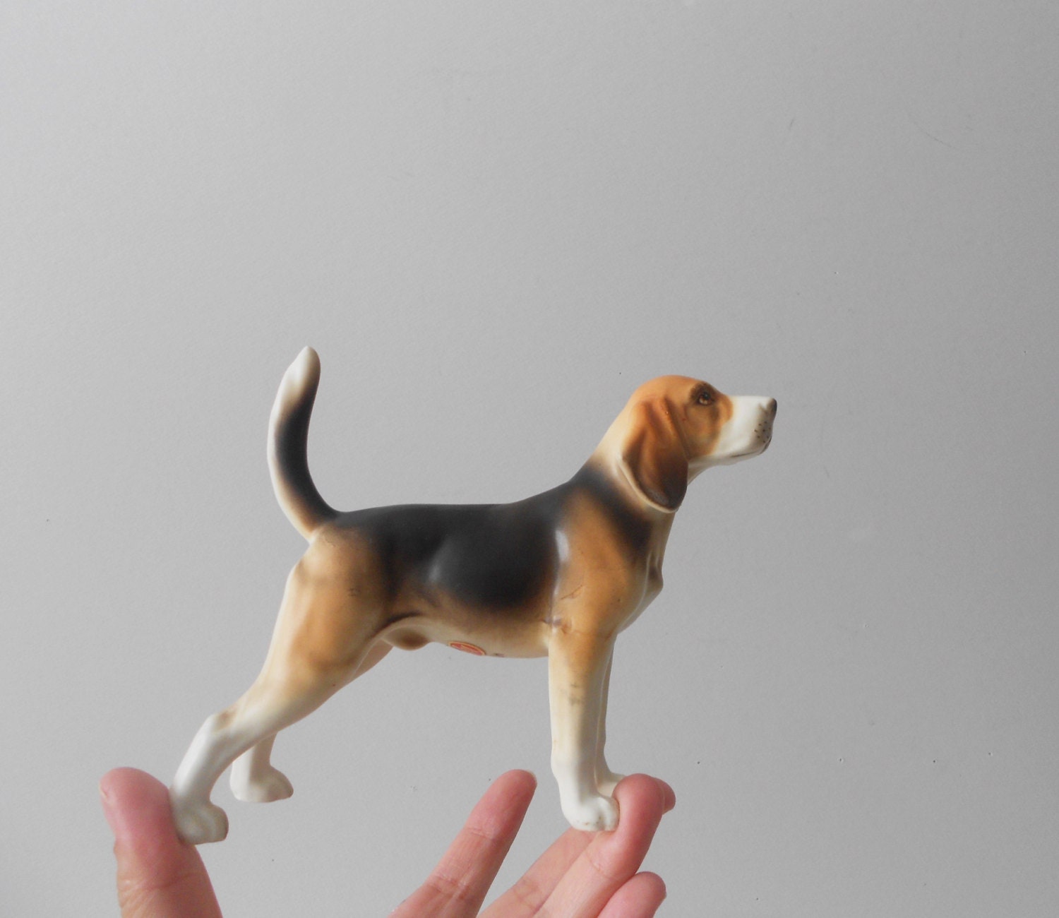 beagle dog figurine