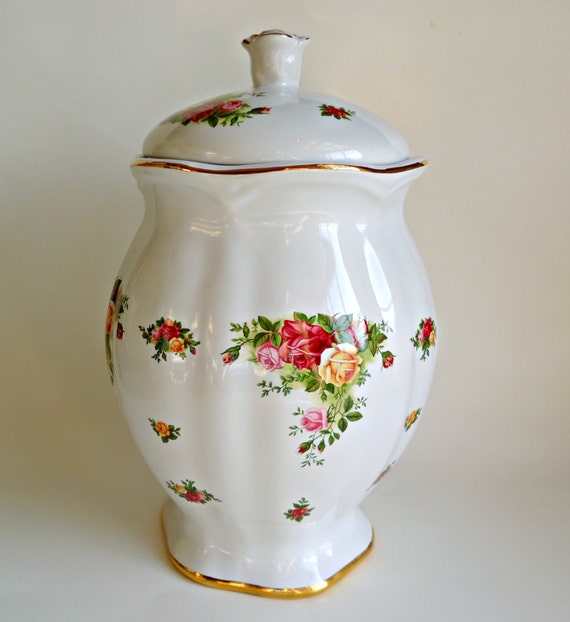 Royal Albert Biscuit Barrel Old Country Roses by TreasureCoveAlly