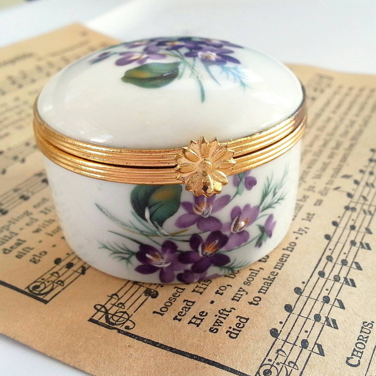 Vintage Limoges Violets Hinged Box Rehausse Main France