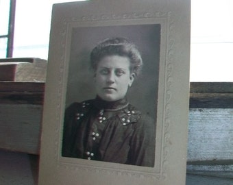 Antique Cabinet Card Photograph Victorian Woman 1800s 4.25 x 3