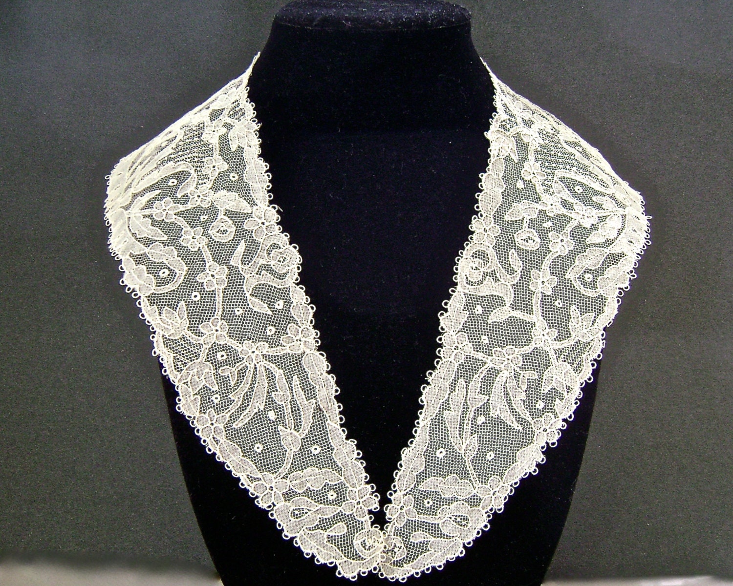 Vintage Lace Collar and Cuffs Carrickmacross Lace Point de