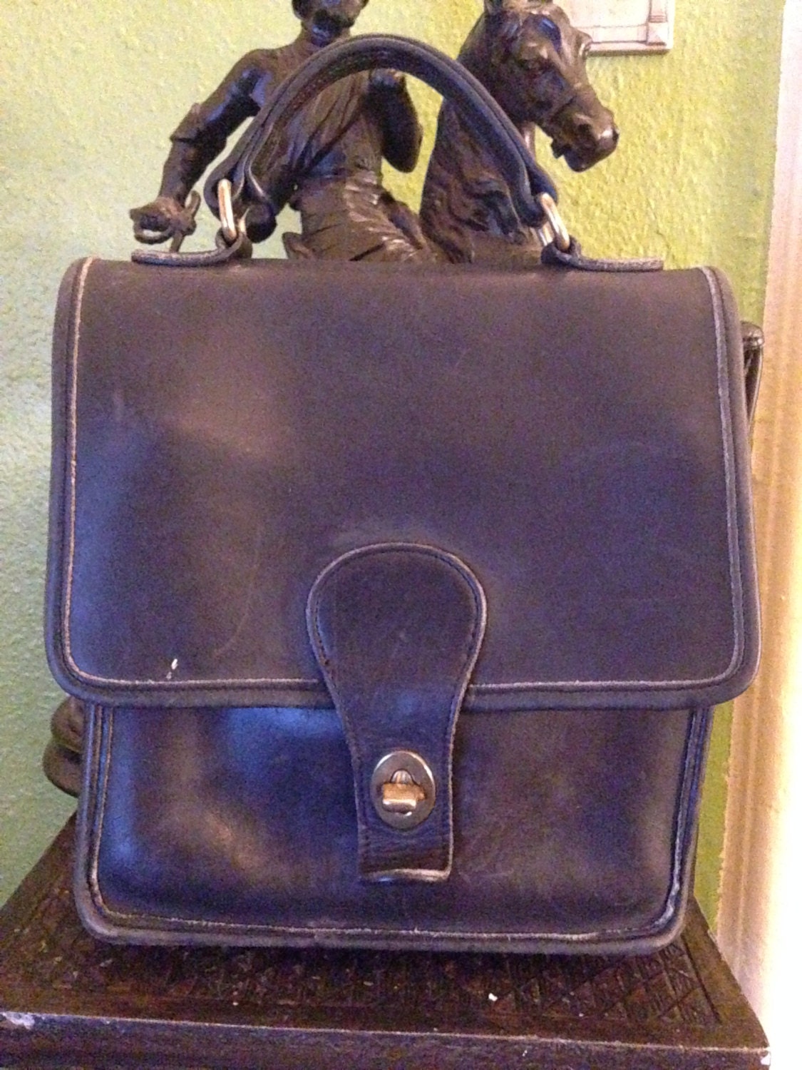 Vintage Coach Leather Handbag..Leather Handbag...Leather Purse