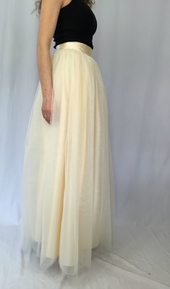 long cream skirt outfit