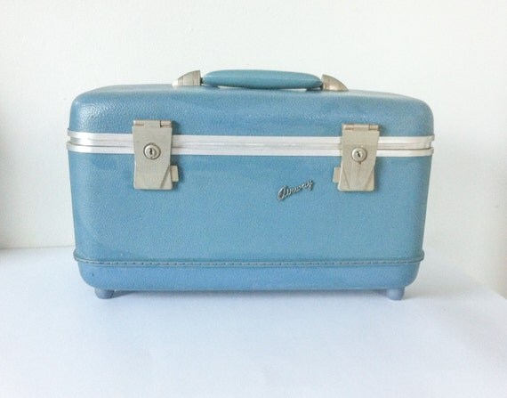 Vintage Style Train Case 10