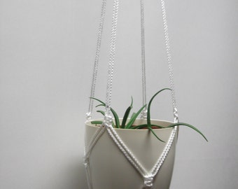 Simple white macrame plant hanger. Hanging planter, flowerpot hanger, hanging flowerpot holder.