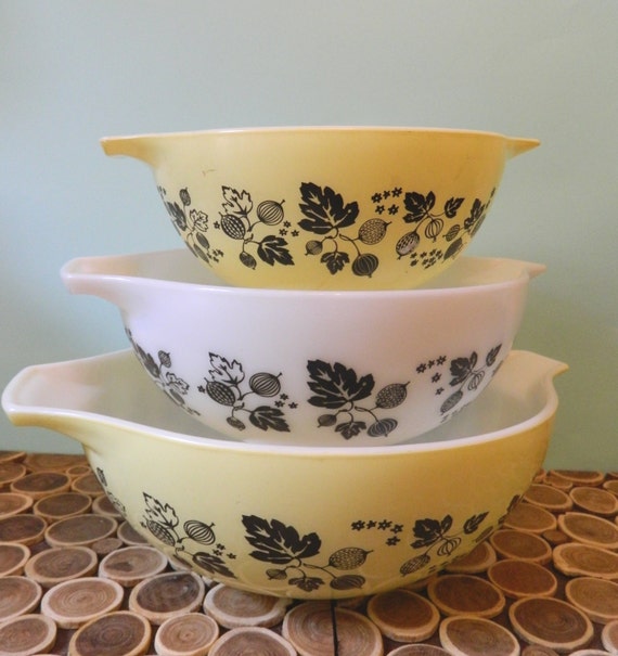 Pyrex Cinderella Mixing Bowls 442 443 444 by 20thCKitchenAndTable