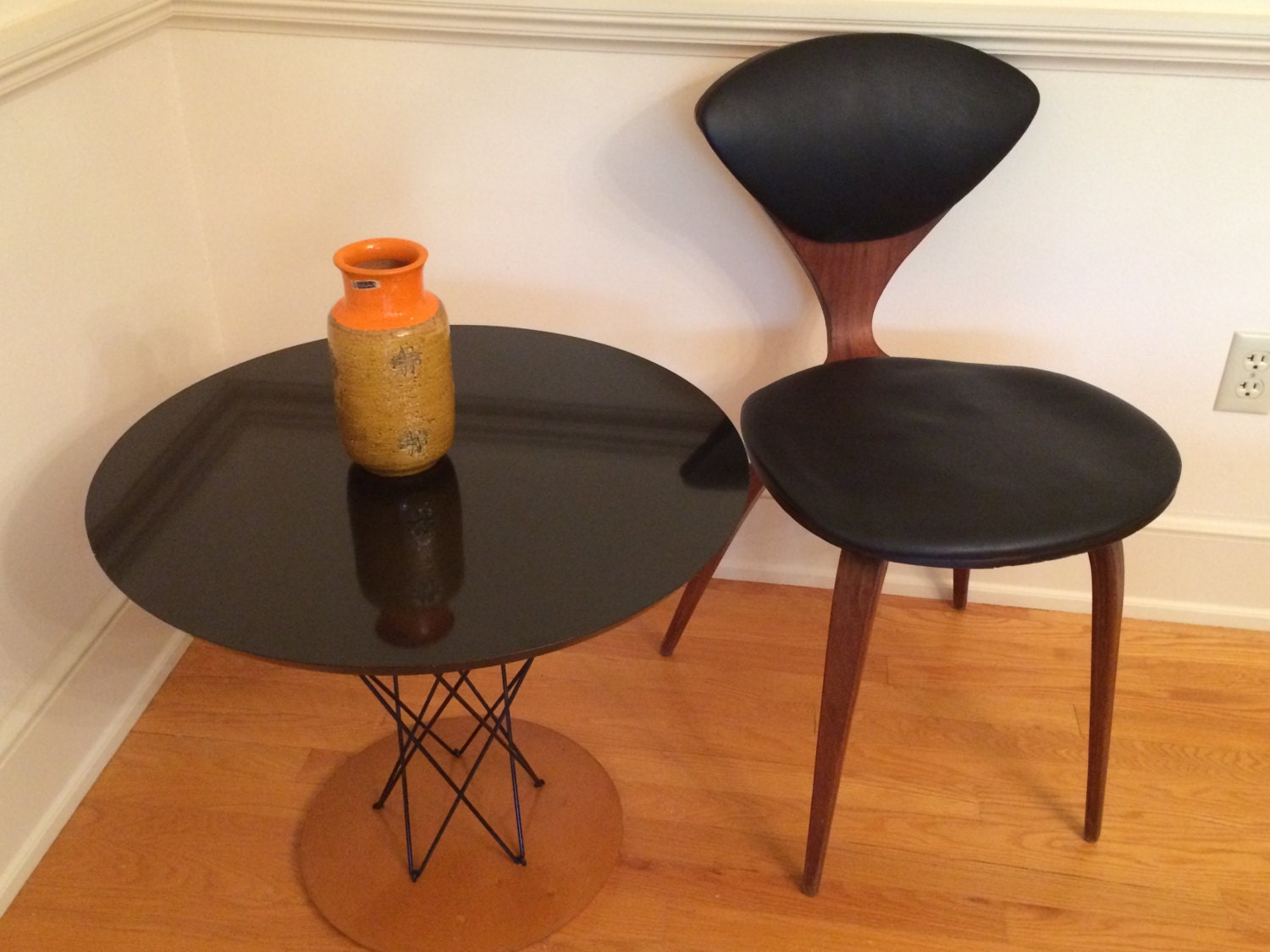 Cyclone End Table / NOS from the 1990’s / Tulip style Table – Haute Juice