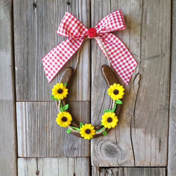 HORSESHOE Decorated with Sunflowers, Twine, and Red Gingham Bow for Ranch or Barn Decor, CU2015-sunging