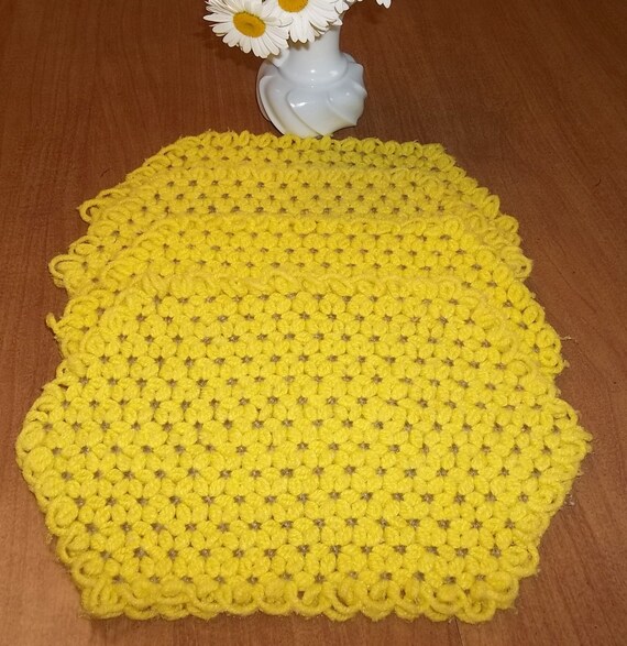 Vintage Hexagon Daisy Loom Placemats Set of 4 Yellow Green