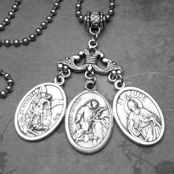 Heart Disease Prayer Amulet Catholic Holy Medals Necklace