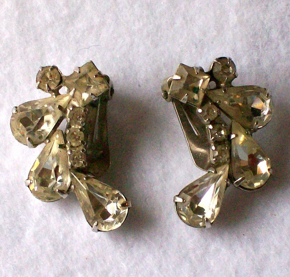 Vintage Weiss Clear Crystal Rhinestone Clip Back Earrings
