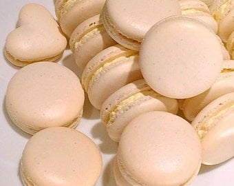 Classic Vanilla Macaron with Vanilla Bean Buttercream (8 pieces)