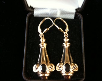 14 k Yellow Gold Dangling Earrings Lever Back With Black Onyx 4.00gm.