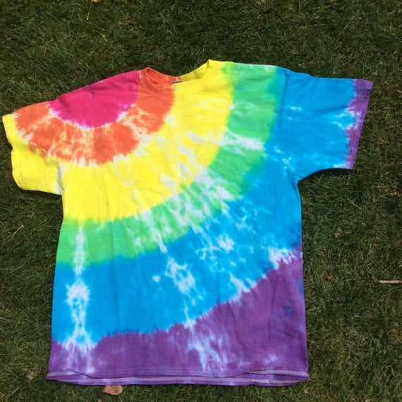 Bullseye rainbow tie dye by RainbowsFullOfFun on Etsy