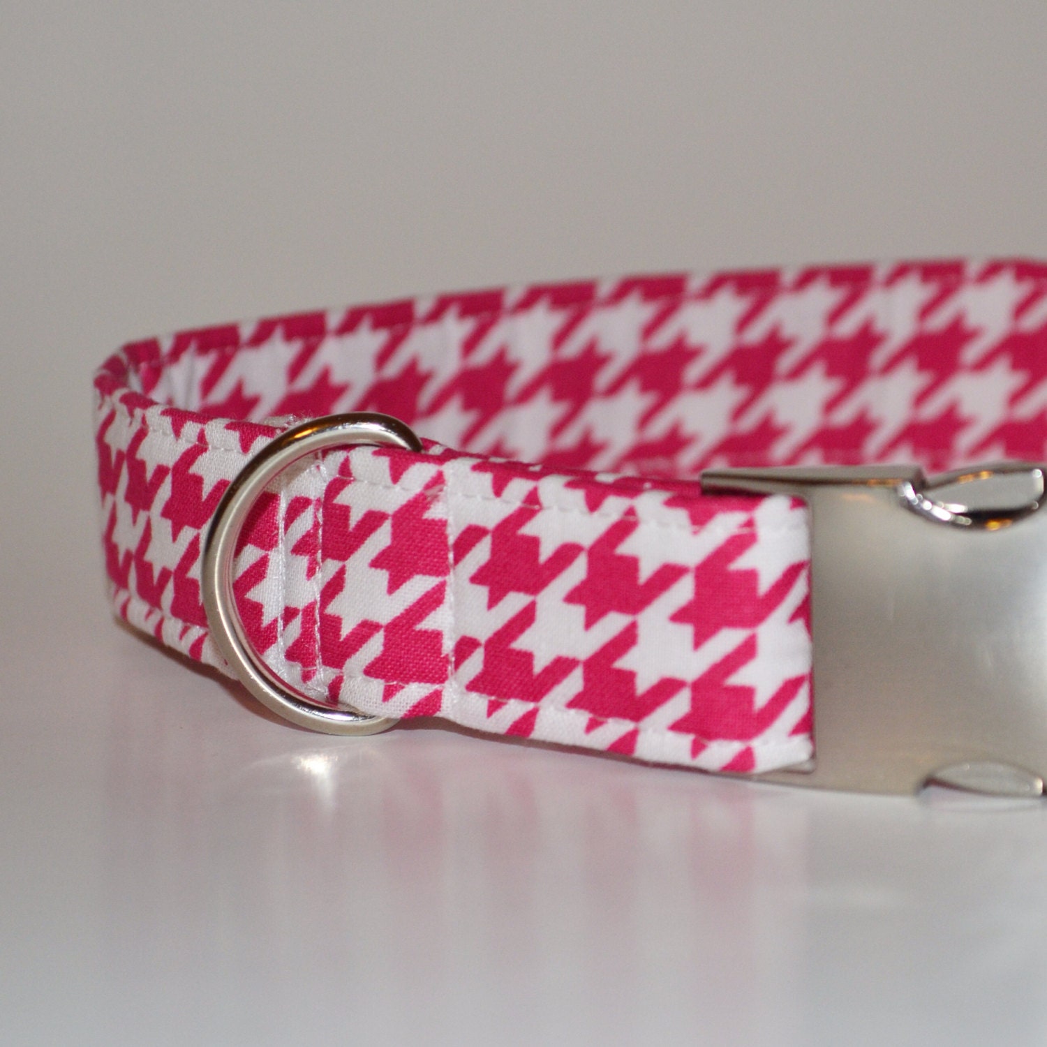 Laie. Female Dog Collar Pink Houndstooth Girl Metal