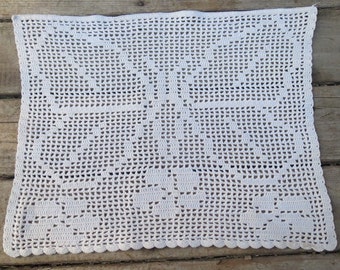 Vintage White Lace Butterfly & Flowers Filet Crochet Doily 13 x 10 Inches