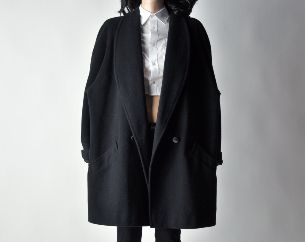 concrete rose wool voluminous coat / black minimalist coat