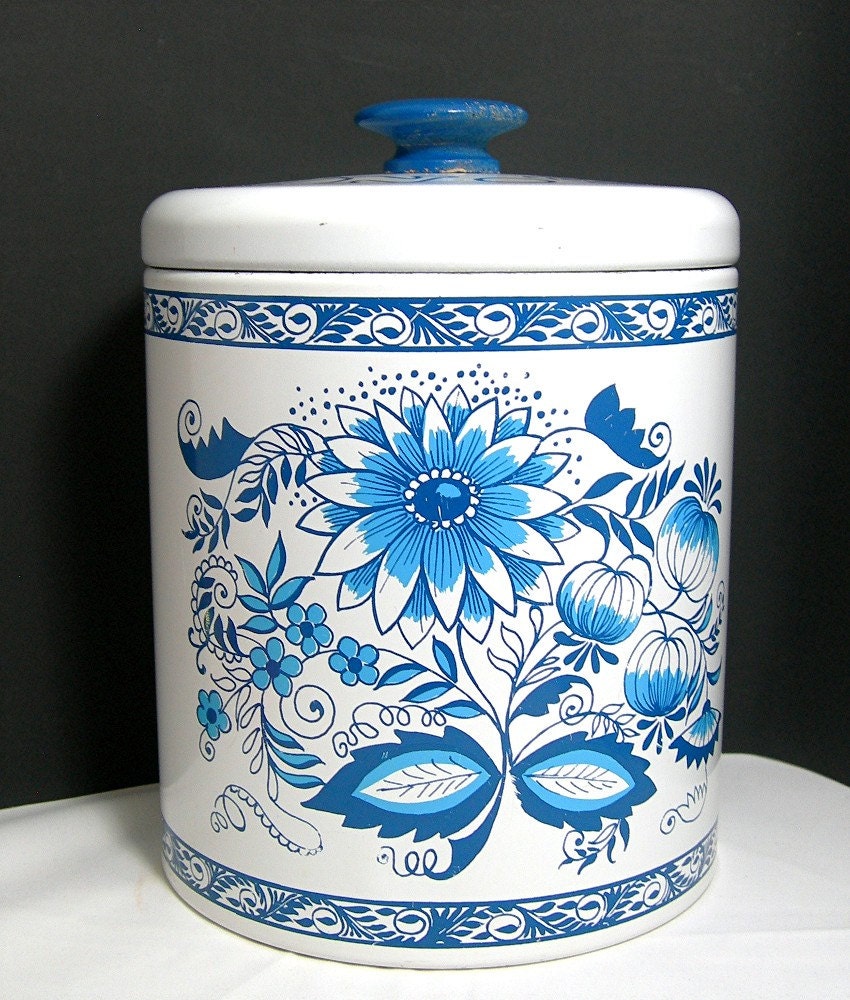 Ransburg Cookie Tin Blue Onion Design Large by AtticDustAntiques