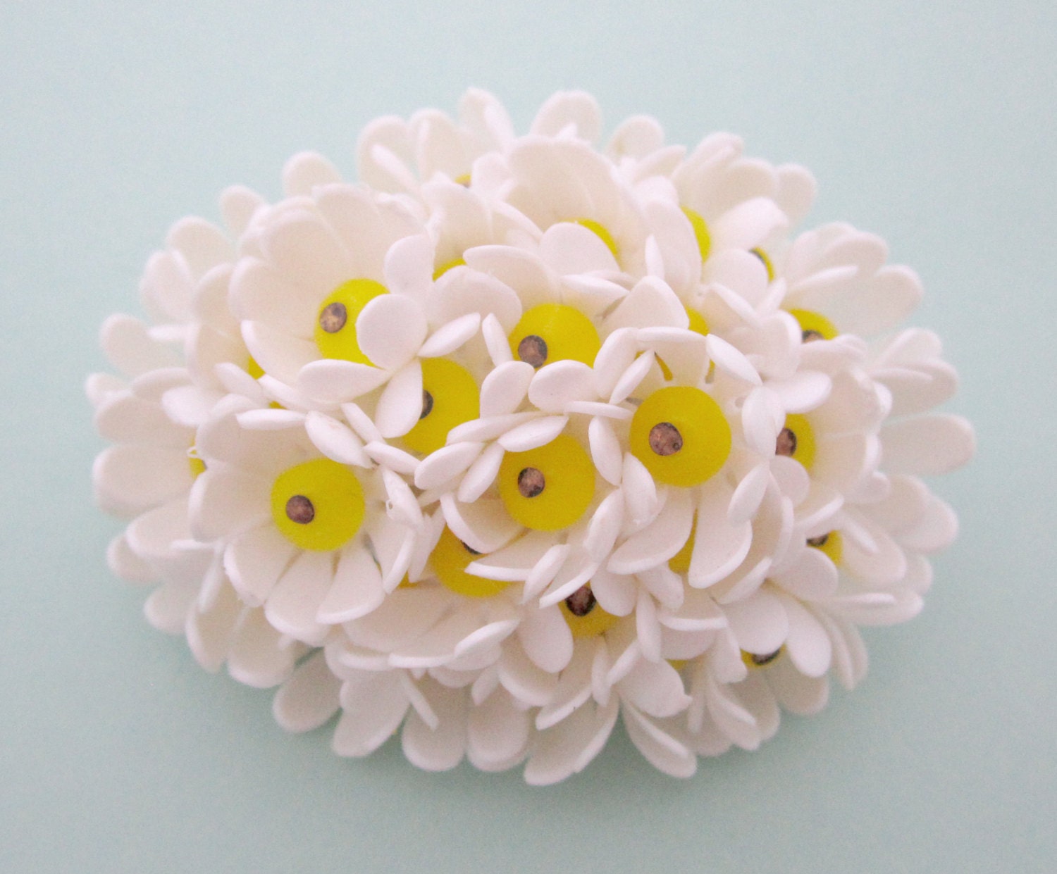 vintage plastic daisy flower white and yellow bead cluster