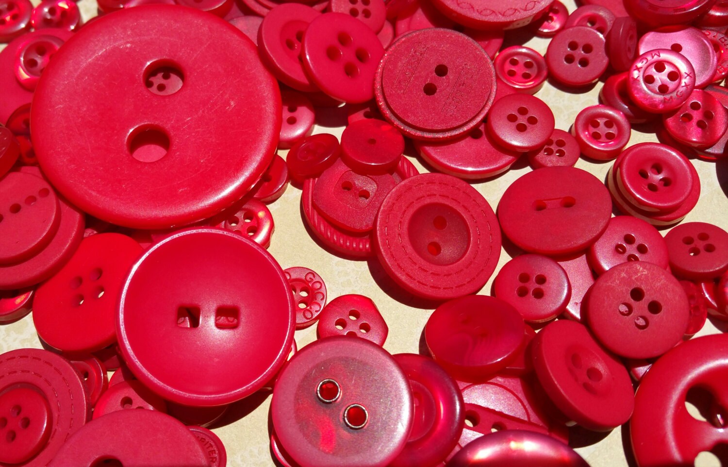 Red Buttons Assorted Round Sewing Bulk Button 120 Buttons