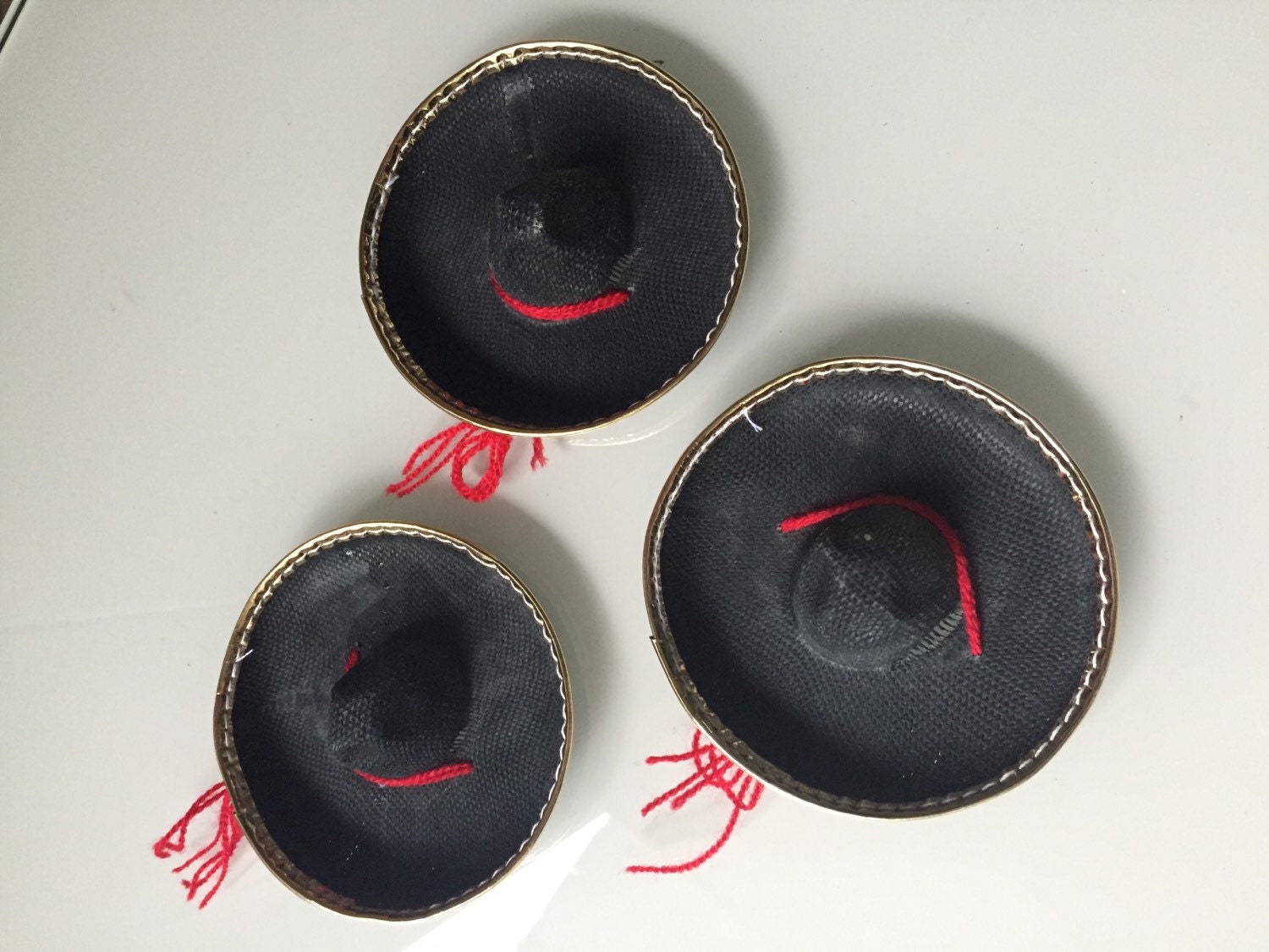 mexican hat black singles Our deluxe velvet black and white mariachi sombrero is a fun way to add some spice to this hat is adult sized and can be used as mexican colored edge. mexican hat black singles Our deluxe velvet black and white mariachi sombrero is a fun way to add some spice to this hat is adult sized and can be used as mexican colored edge.