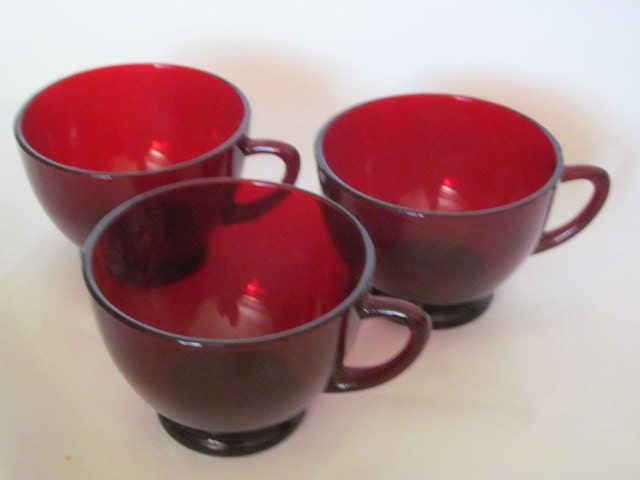 Set vintage Vintage Ruby Red  Juice of ruby  Haute 3  cups Glass Cups red