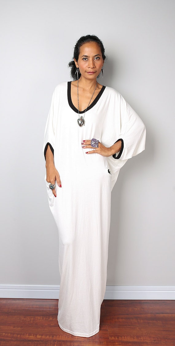 Black and White Maxi Dress Loose Fit 3/4 Sleeve off white