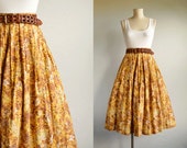 Vintage 1950s Print Skirt / 50s Floral Print Pleated Cotton Skirt / Yellow Gold Brown Leaf Print