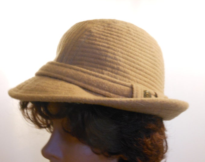 FREE SHIPPING 1960 Country Gentleman hat, Trav'ler, 100% camel hair, size 7 3/8, camel tan fedora traveling hat vintage