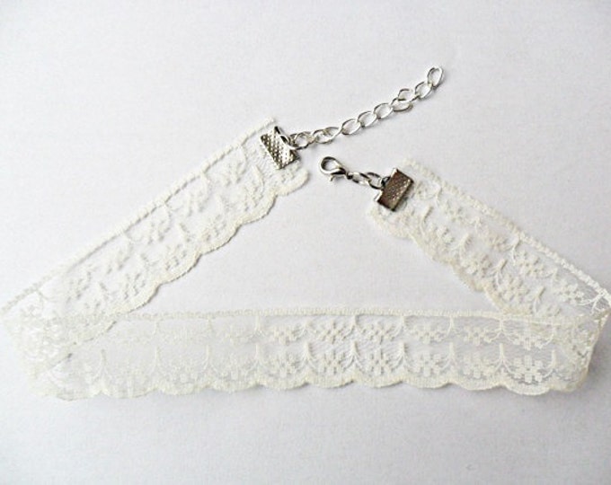 Beige Scalloped Lace Choker necklace with a width of 3/4” (pick your neck size) Ribbon Choker Necklace