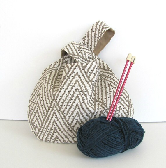 Wristlet Knitting Bag Japanese Knot Bag Self by OvationStudio