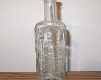 Antique H E Bucklen and Co Dr Kings New Discovery for Coughs and Colds Glass Bottle Aqua
