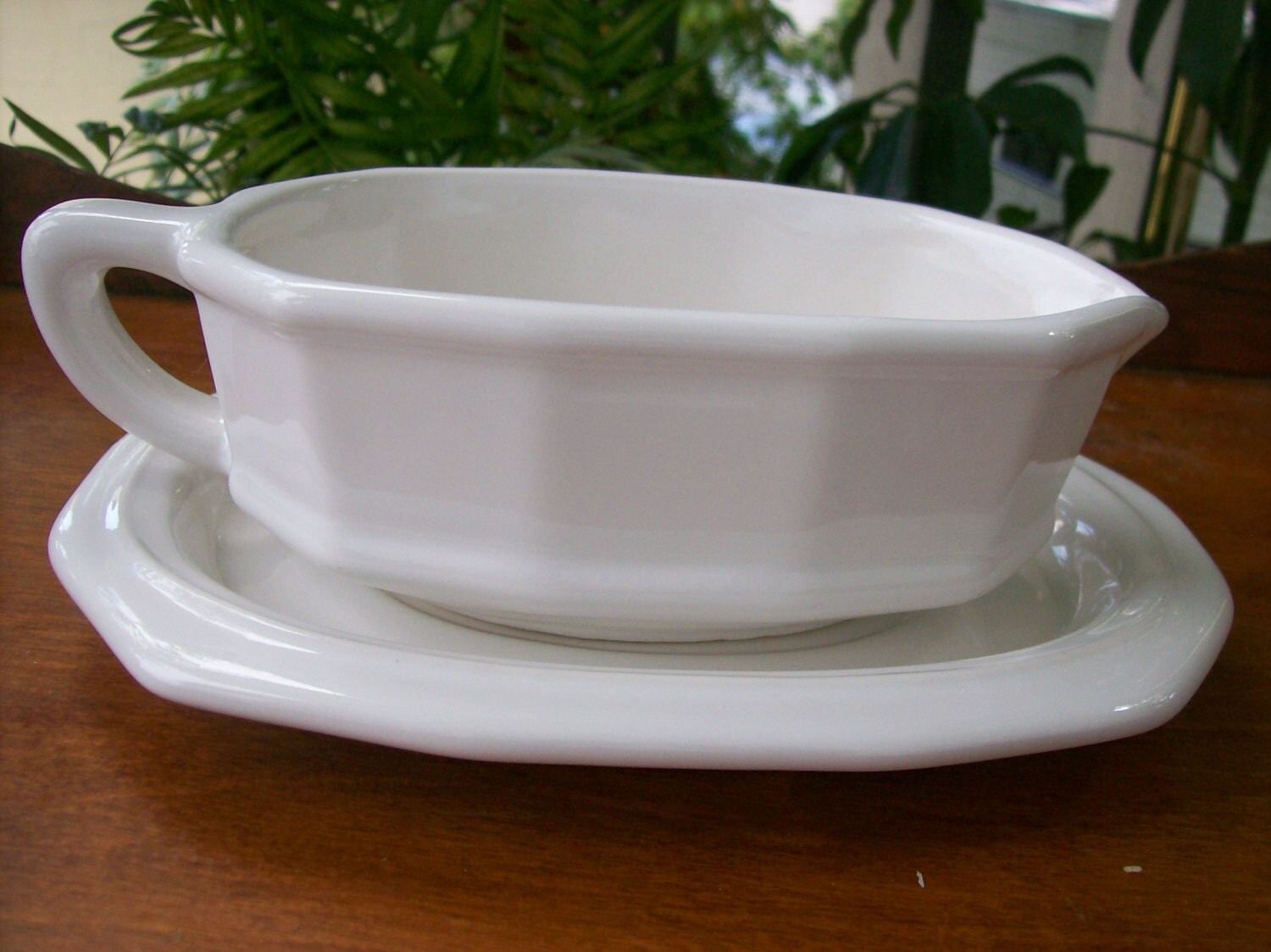 Pfaltzgraff Heritage White Gravy Boat and Underplate