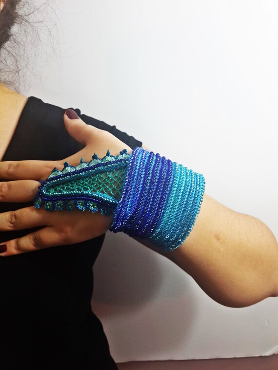 business crochet idea cuff, Blue cuff Crochet bracelet, beaded Crochet cuff, crochet White