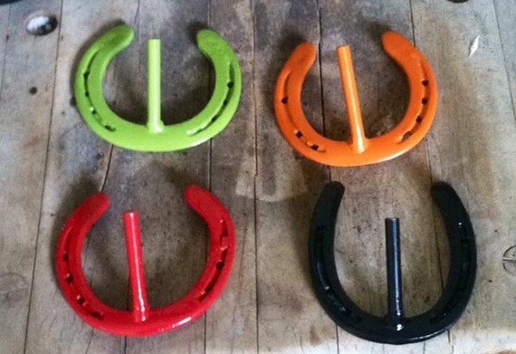 meet horse shoe singles Horseshoe courts may vary in their set up, having or lacking backboards, concrete pitching platforms, sand or clay, and perimeter fencing the national horseshoe pitchers association (nhpa) has set precise specifications that horseshoes courts must meet to receive a sanction from them. meet horse shoe singles Horseshoe courts may vary in their set up, having or lacking backboards, concrete pitching platforms, sand or clay, and perimeter fencing the national horseshoe pitchers association (nhpa) has set precise specifications that horseshoes courts must meet to receive a sanction from them.