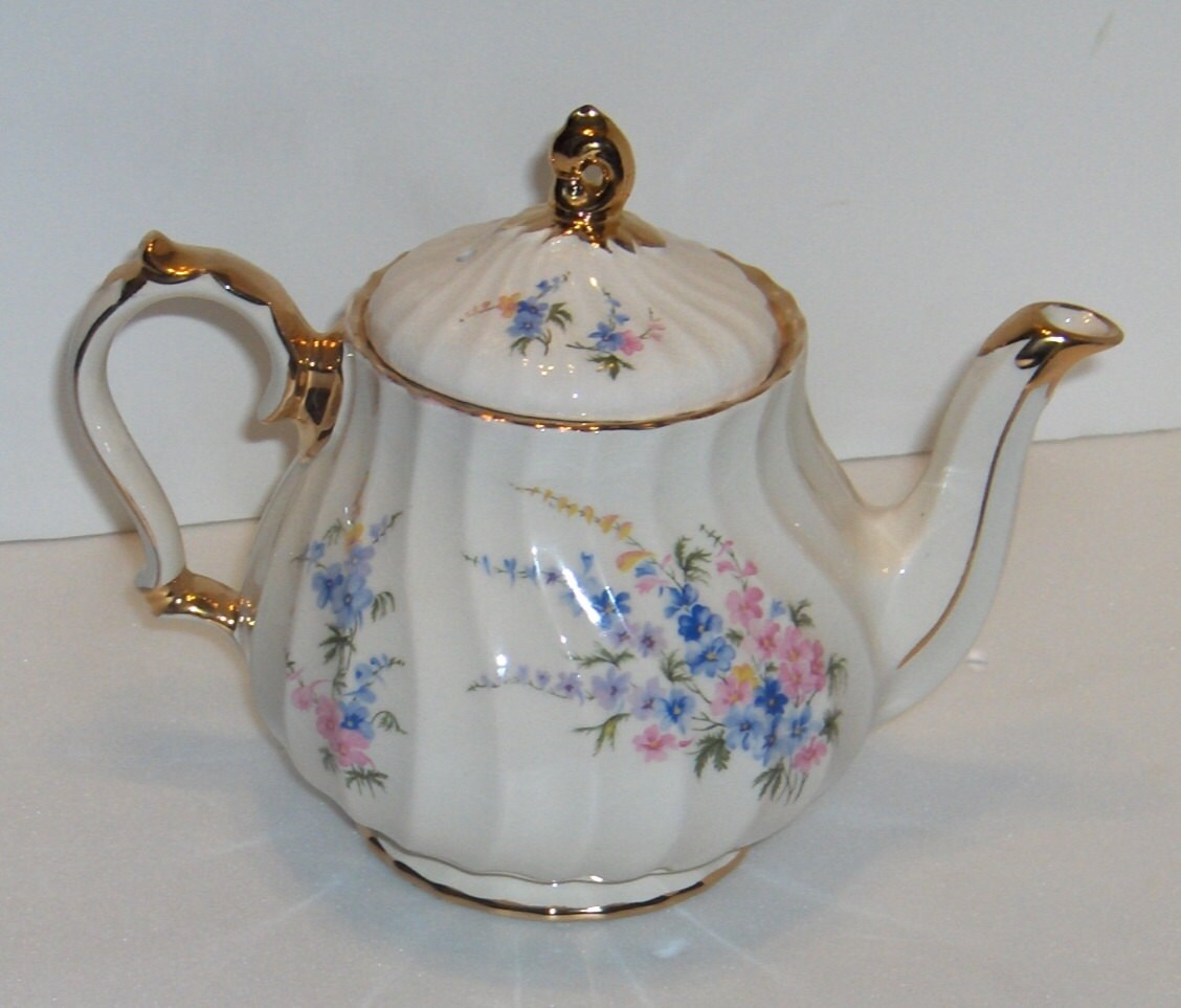 Sadler Floral and Gold Teapot 2748 Made in England Free