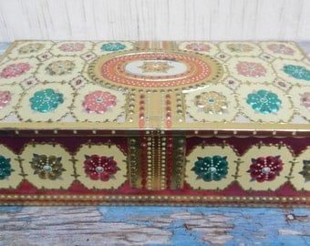 Adorable Vintage Metal Tin!