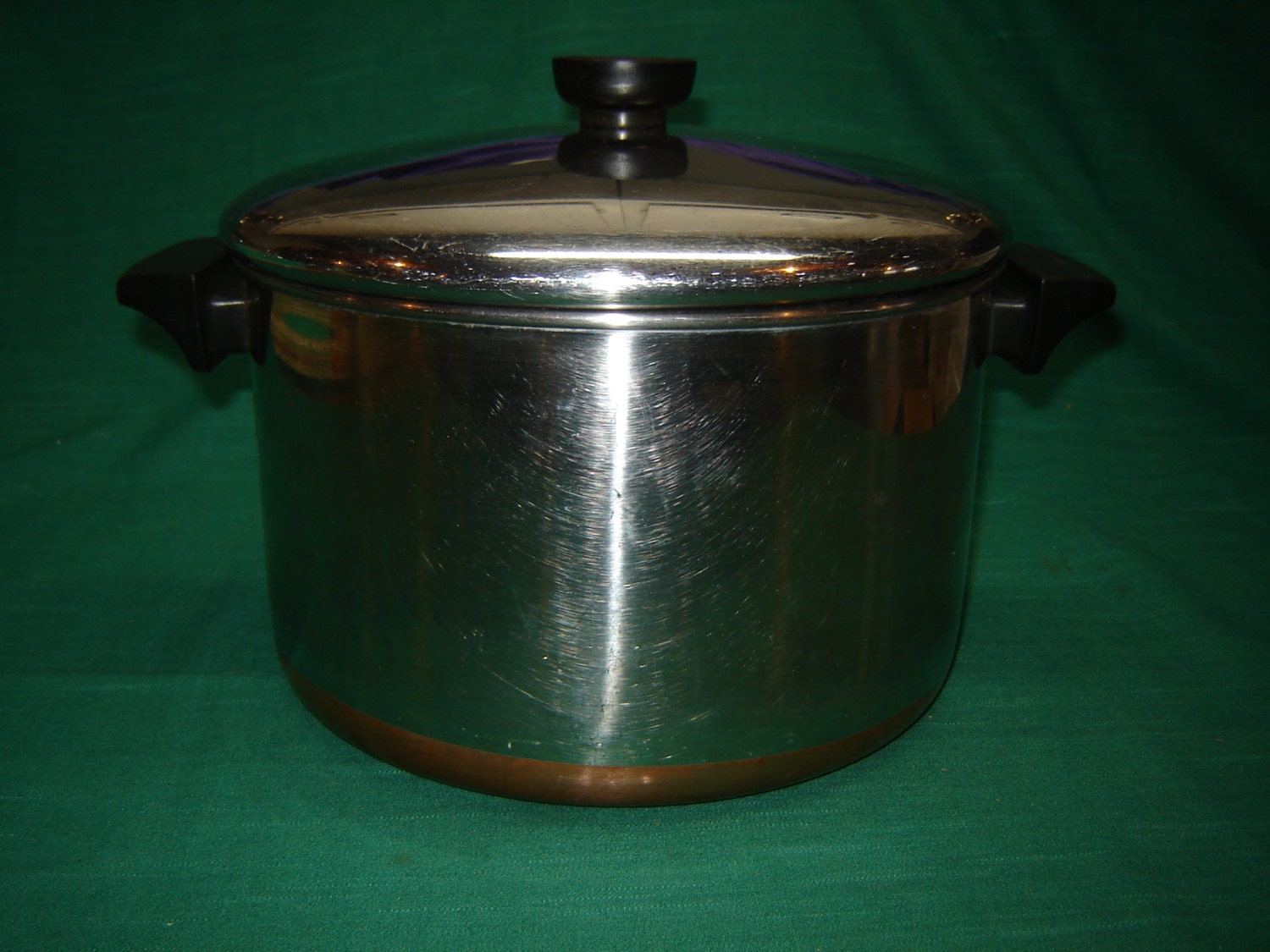 Vintage Revere Ware 6 quart copper bottom stock pot with lid.