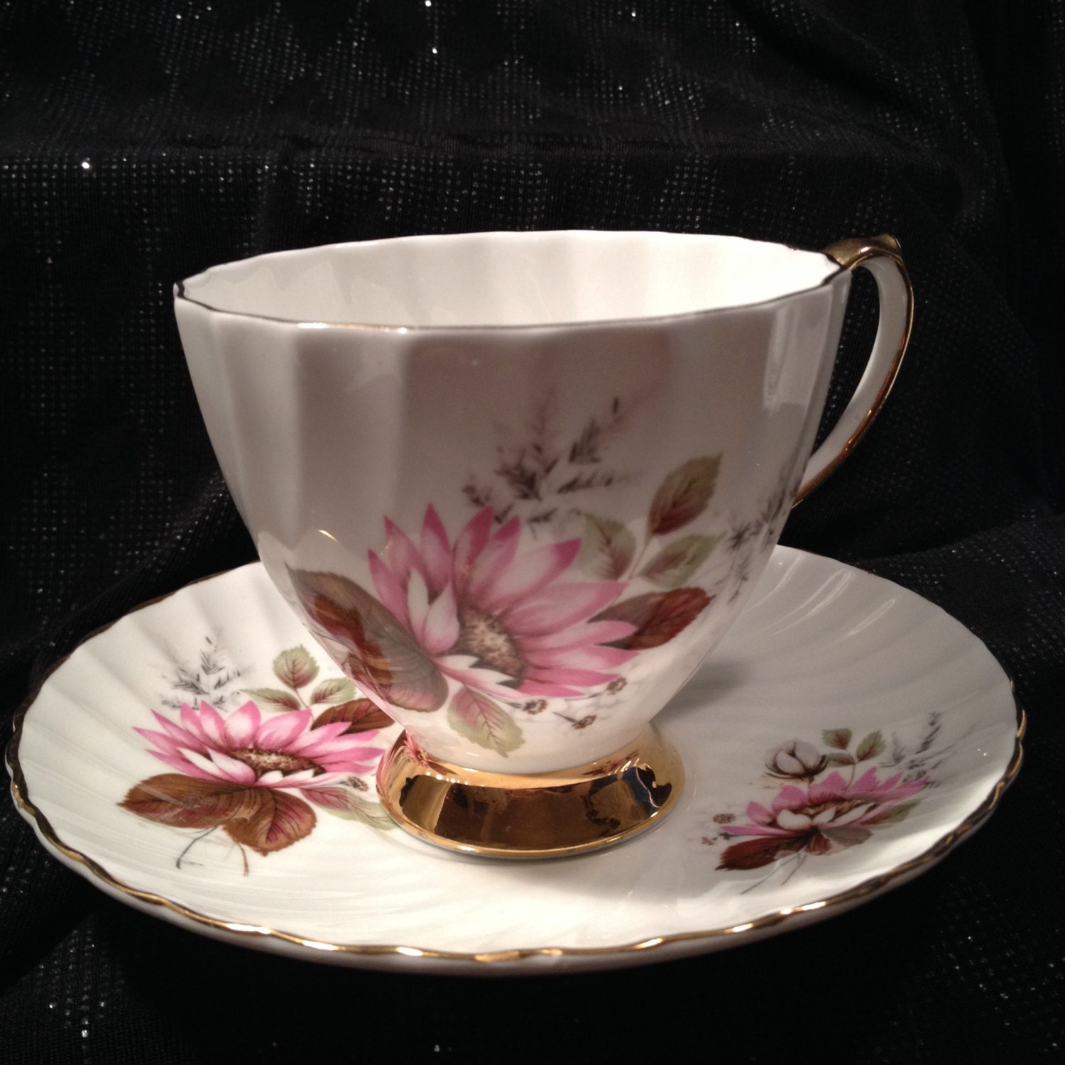 Gladstone Fine Bone China Staffordshire England Lily Design