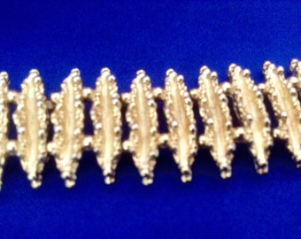 84} Gold Avon Bracelet 7.5 inches