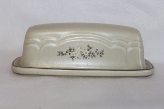 P1 Pfaltzgraff Heirloom Butter Dish Made In USA