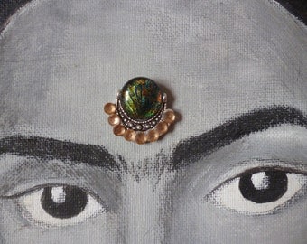 Green and champagne glass bindi