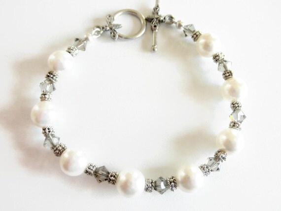 Pearl Bracelet Dragonfly Toggle Bracelet Dainty Bracelet White Bracelet Wedding Bracelet