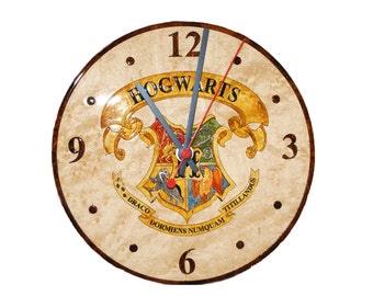 Wall clock with Hogwarts School coat of arms