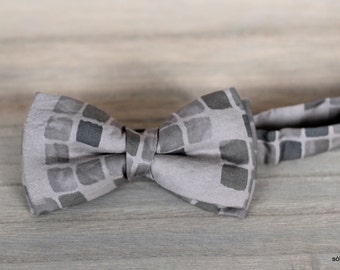 Bow 39. Cuadros grises/ Grey squares/ Cadres gris. Handmade bowtie made with high quality printed fabric.