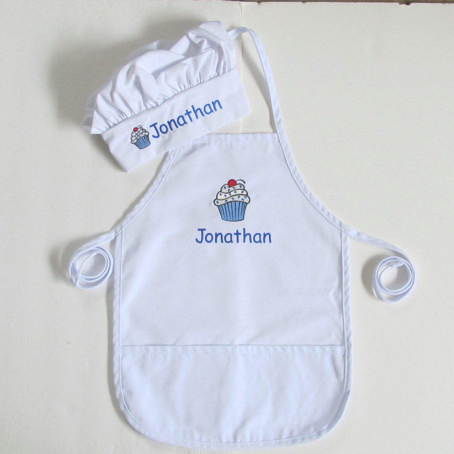 Personalized Kids Apron For Painting With Custom Name - Custom Artist Apron For Painting And Craft - Best Personalized Gift For Boys And Girls Age 3-13