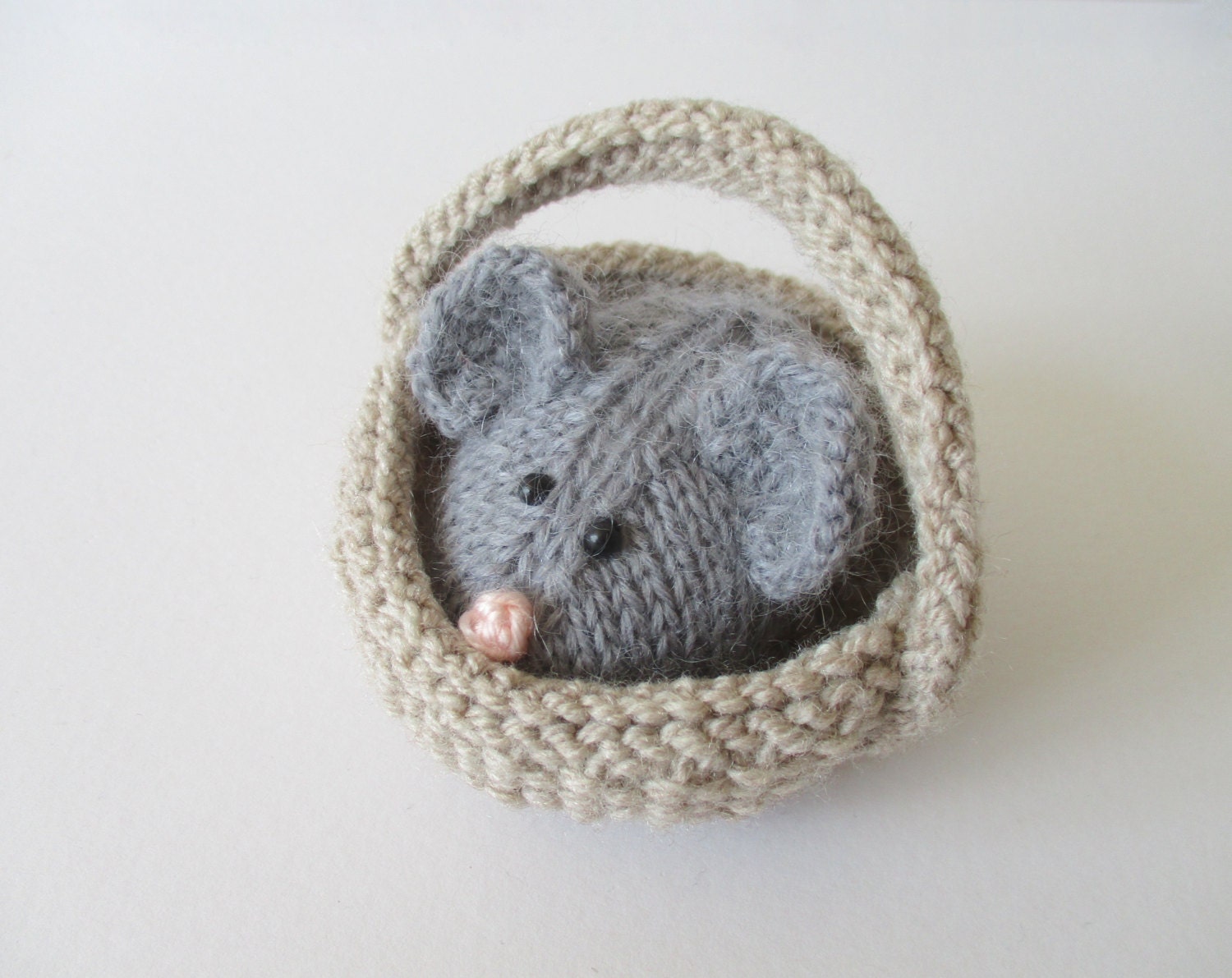 Squeaky Mouse in a Basket toy knitting patterns by ...